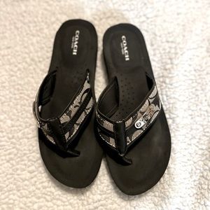 Coach women’s Jodee grey thong with black logo flip flop sandal size 6.5
